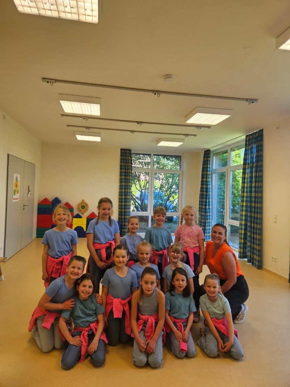 Team Rhythmuslibellen mit Trainerin Marina Bons
